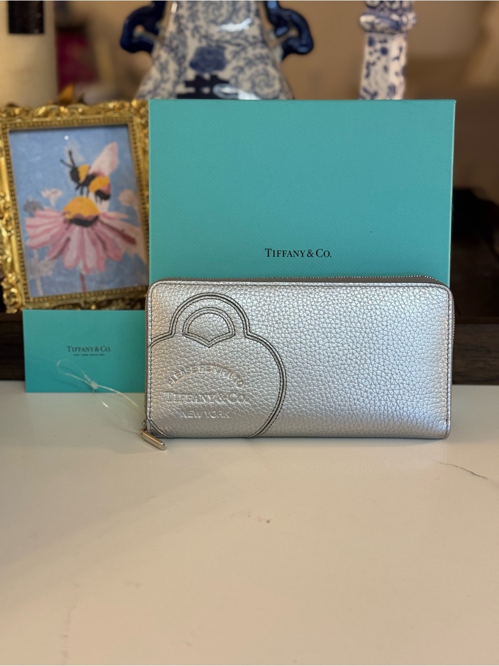🩶 NIB RETURN TO TIFFANY & CO. LARGE METALLIC SILVER PEBBLED LEATHER WALLET!